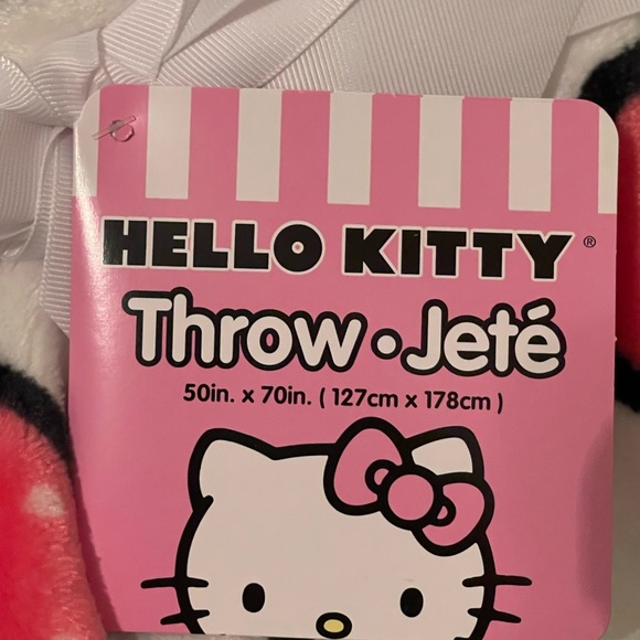 Hello Kitty Strawberry Plush Throw Blanket NWT 50 x 70 - Picture 3 of 3